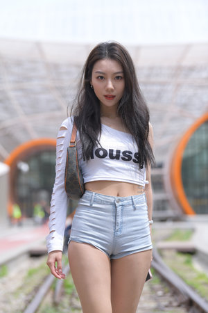 韩国三级3p两女一男电影
